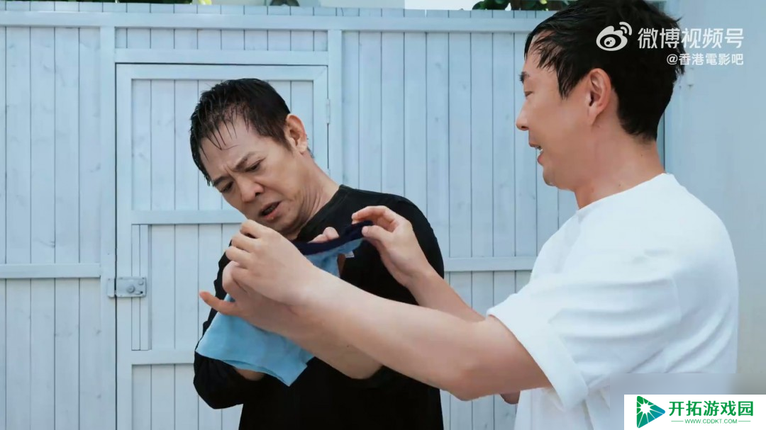 80后回忆杀！62岁李连杰和41岁谢苗再度同框饰演“父子”