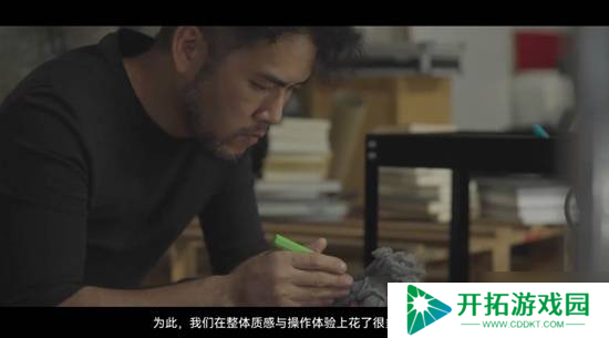 借着这部机甲游戏，他想聊聊人类的未来